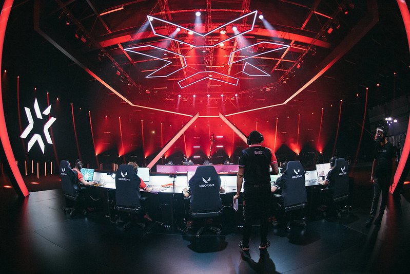 Riot exigirá vacinação completa das equipes no Brasil