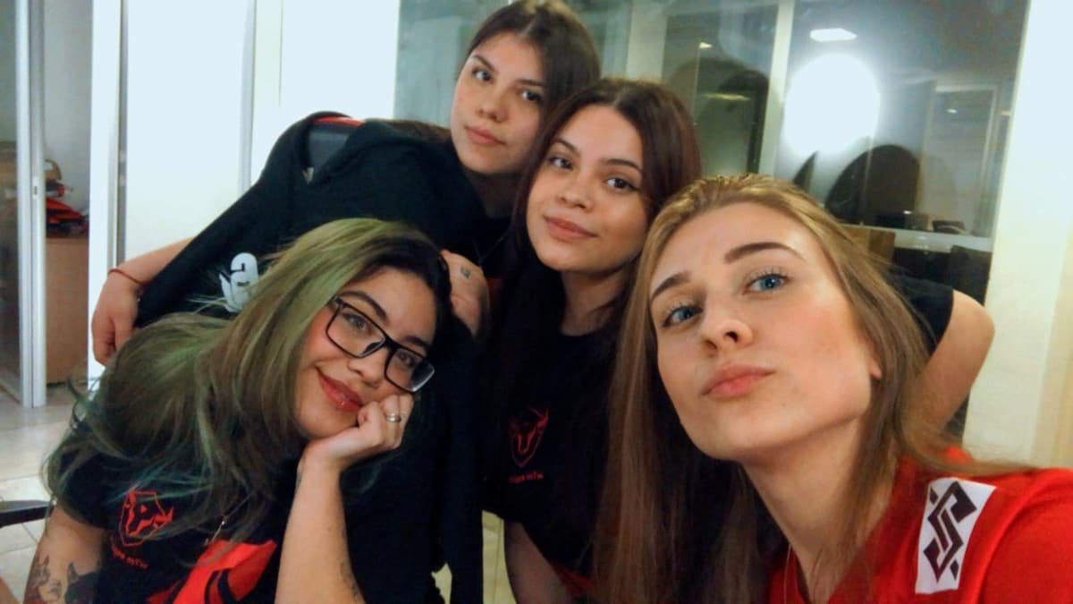 line feminina de r6 da w7m