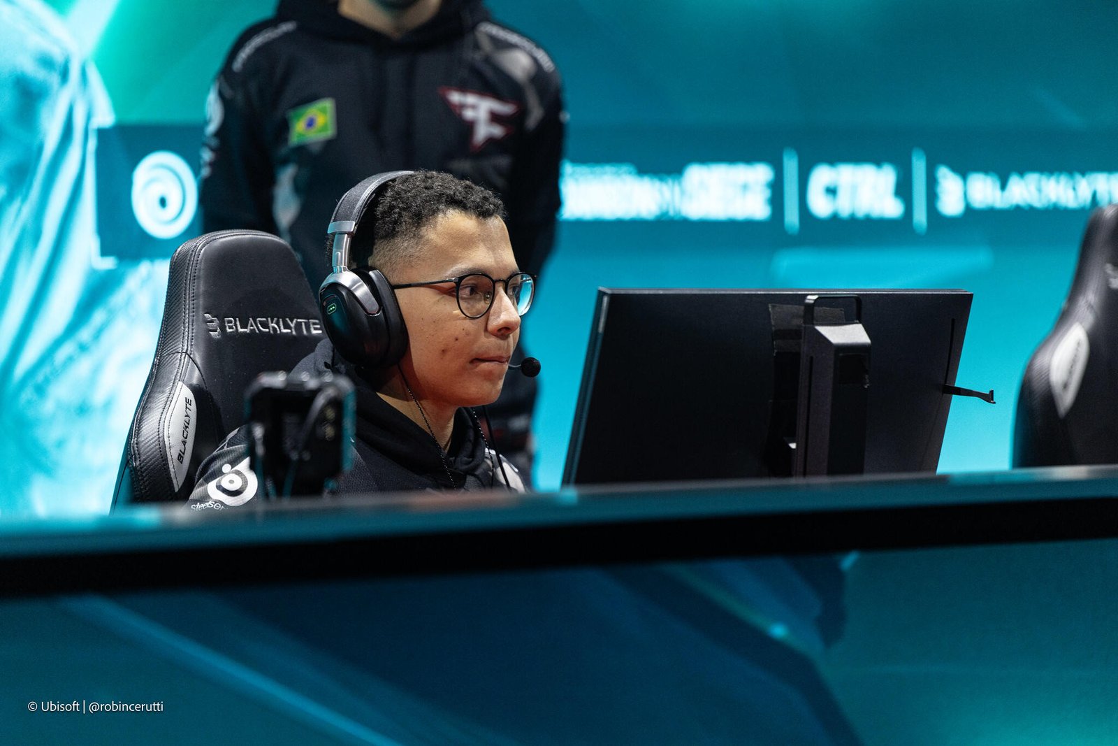 R6: Vitaking se explica após suposta fala machista em ranked