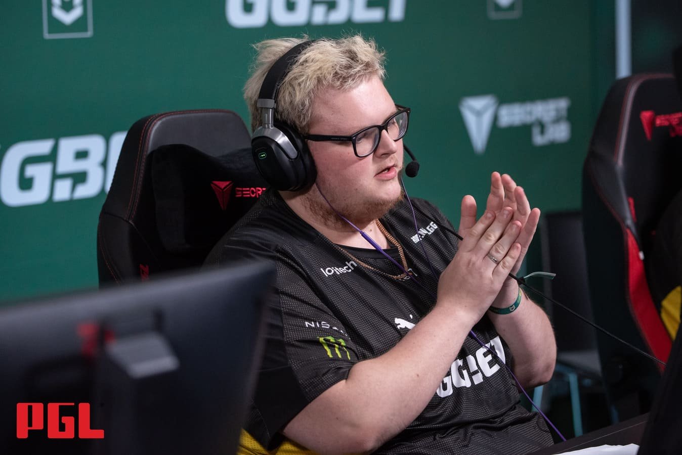 LiQueen: “Boombl4 dormiu intoxicado na frente da diretoria e foi demitido no dia seguinte”