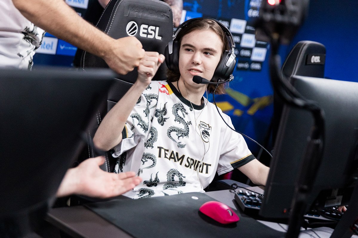 Donk supera Lucaozy e quebra recorde de kills no CS2