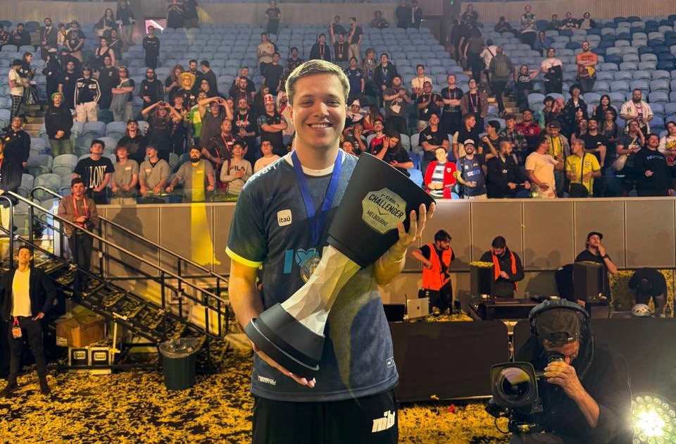 Exit com o troféu da ESL Challenger Melbourne