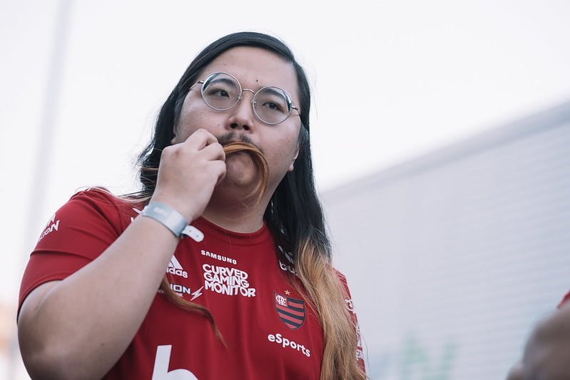 LoL: Reven é punido após polêmica com jogador universitário