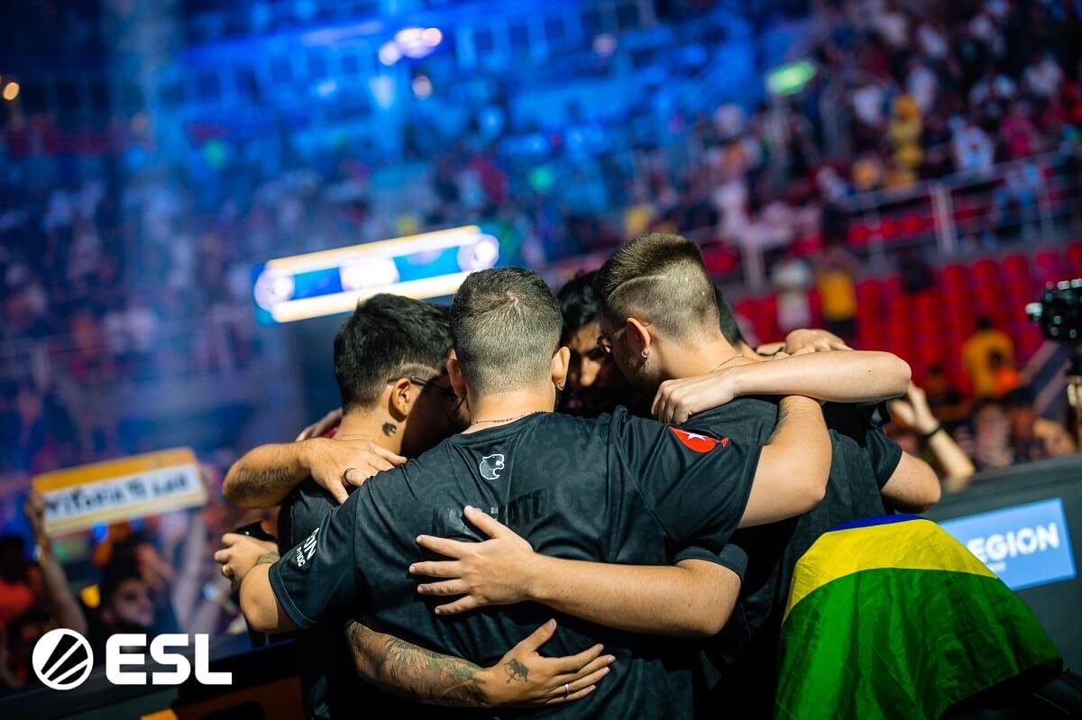 IEM Rio Major: Empurrada pela torcida, FURIA bate NAVI e vai às semis; Heroic também avança