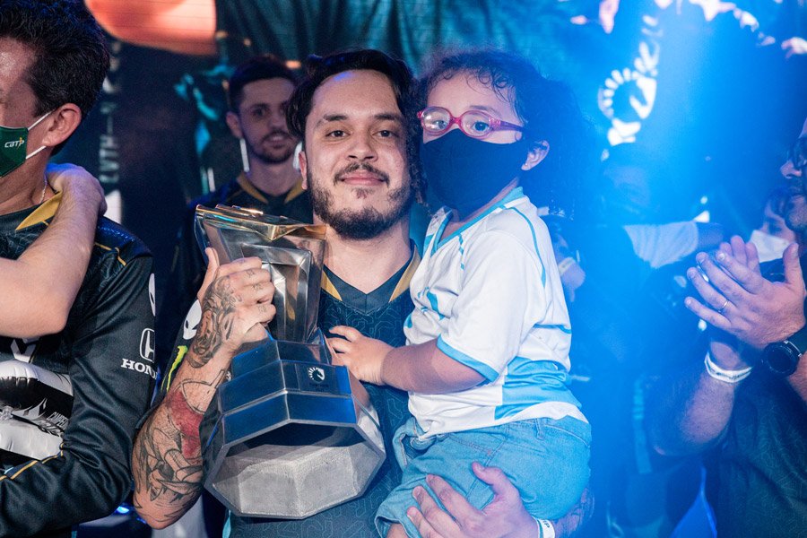 BR6: “É só o começo da história com esse novo time”, afirma Nesk após título