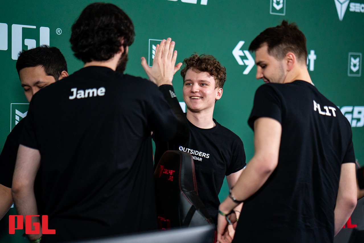 PGL Major Antwerp: Spirit, ENCE e Outsiders se classificam; IHC, Col e Eternal Fire são eliminadas