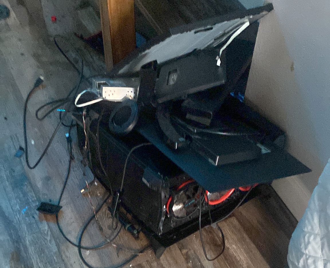 Pai quebra PC de filho durante torneio de Fortnite