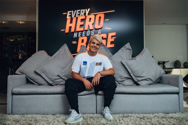 Hero Base anuncia Dengoso como novo influenciador