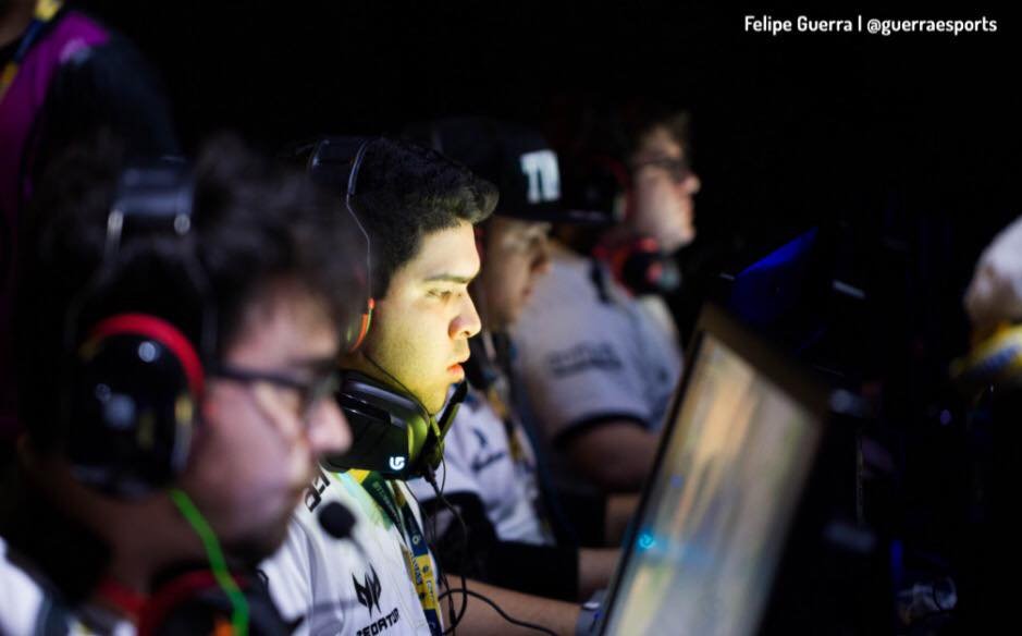 W7M assina com ex-Bootkamp; YJ de volta