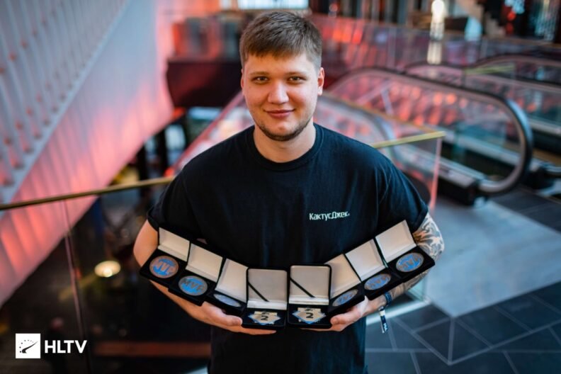 HLTV entregou à s1mple diversas medalhas