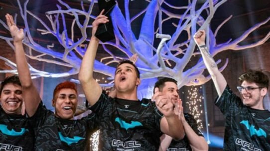 cropped-faze-six-major-trofeu.jpg