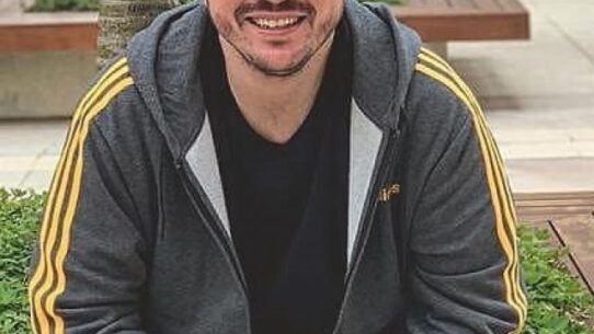 cropped-gaules-sentado-banco.jpg