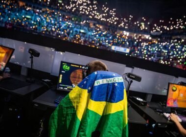 Jogador com bandeira do Brasil no IEM Rio