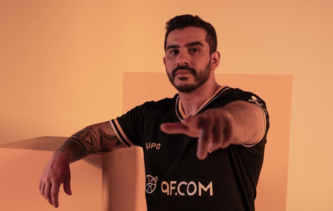 coldzera com uniforme da Legacy