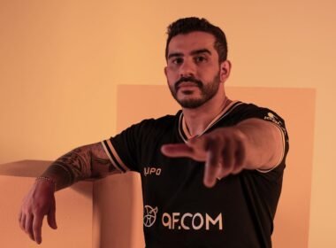 coldzera com uniforme da Legacy