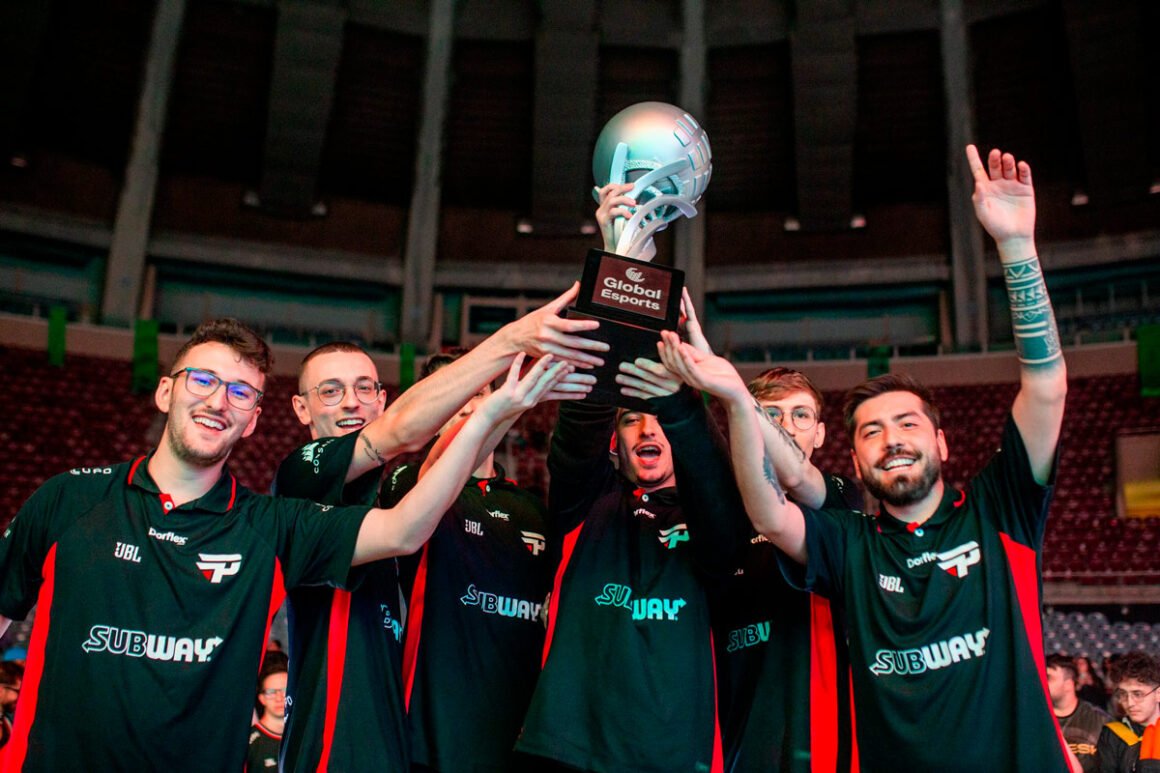 paiN com o troféu do GET Rio 2024