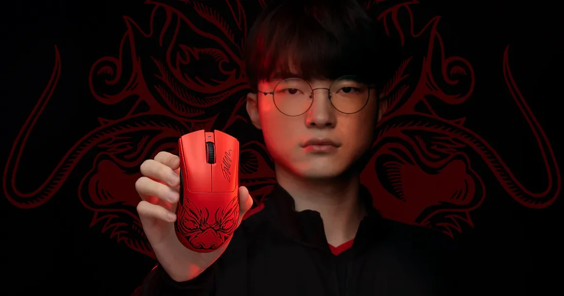 Faker com mouse da Razer